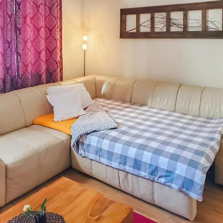 1 Bedroom Cozy In